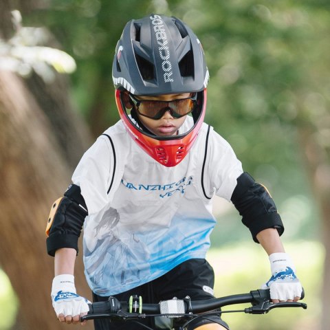 Kask rowerowy dziecięcy z odpinaną szczęką rozmiar M 54-58cm - czarny rekin