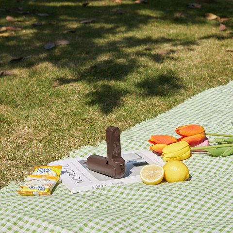 Mini wentylator wiatrak przenośny z funkcją powerbanka latarką USB-A USB-C 2000mAh - brązowy