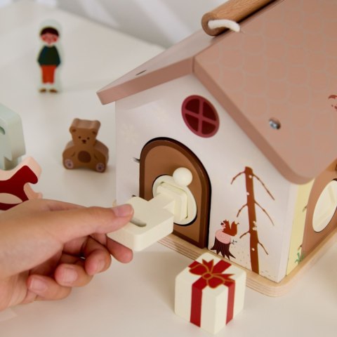 CLASSIC WORLD Drewniany Domek Sensoryczny Edukacyjny z Zamkami Kluczykami 11el.