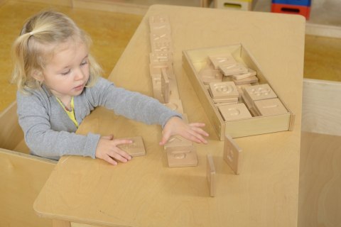 MASTERKIDZ Zabawka Sensoryczna Rozpoznaj Dotykiem Literki Cyfry Kształty Montessori
