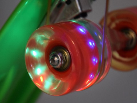 Fiszka LED Deskorolka ze Świecącymi Kółkami do jazdy w Skateparku SP0825